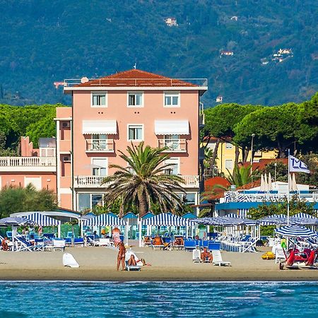 Hotel Happy Marina di Pietrasanta Εξωτερικό φωτογραφία