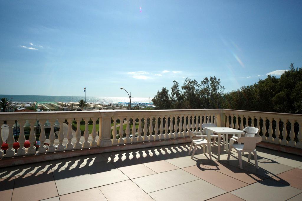 Hotel Happy Marina di Pietrasanta Εξωτερικό φωτογραφία
