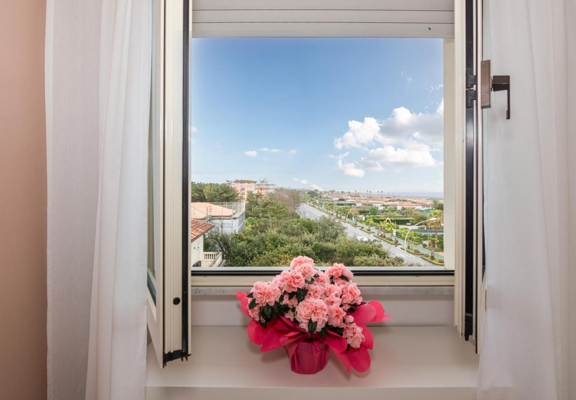 Hotel Happy Marina di Pietrasanta Εξωτερικό φωτογραφία