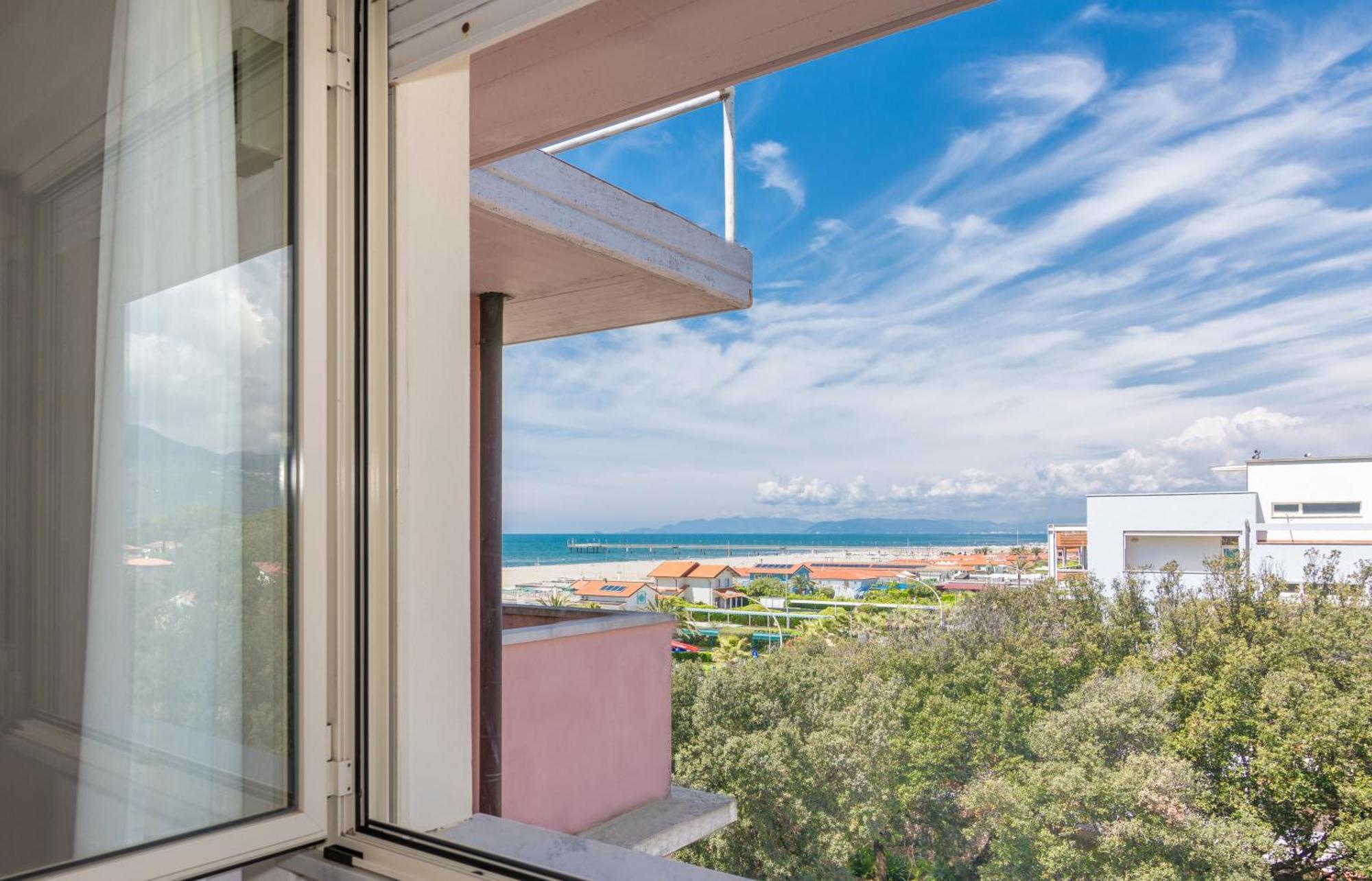 Hotel Happy Marina di Pietrasanta Εξωτερικό φωτογραφία